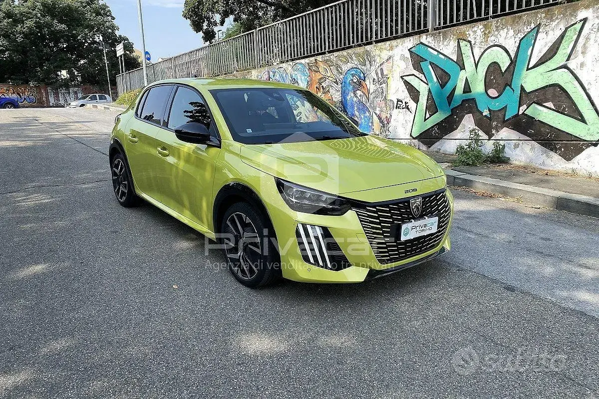 Usata Peugeot 208 GT 101 CV (74 kW) 2024 Verde Utilitaria