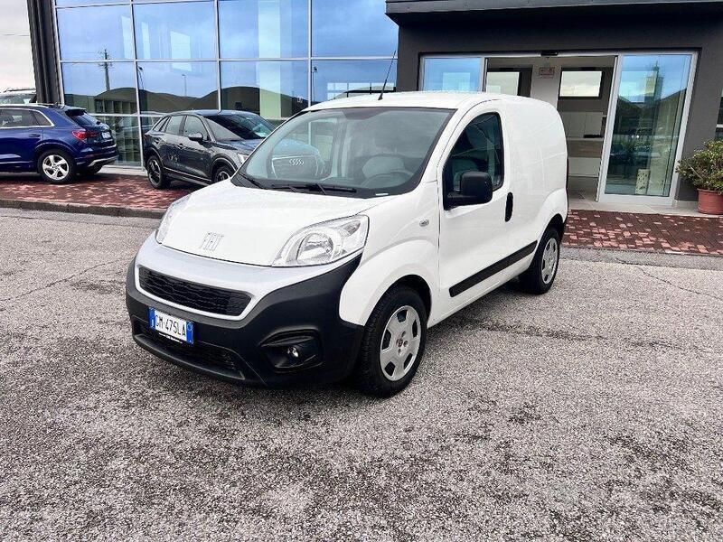Bianco Usata 2022 Fiat Fiorino Monovolume | 13.800 € (Molto cara) - Immagine 1/4