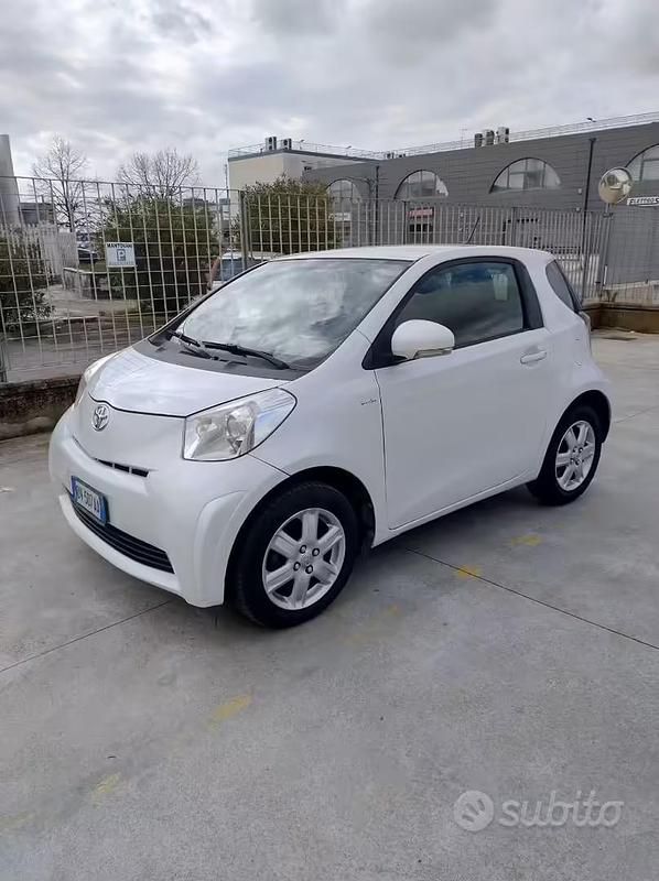 Usata Toyota iQ Sol 68 CV (50 kW) 2009 Bianco Utilitaria
