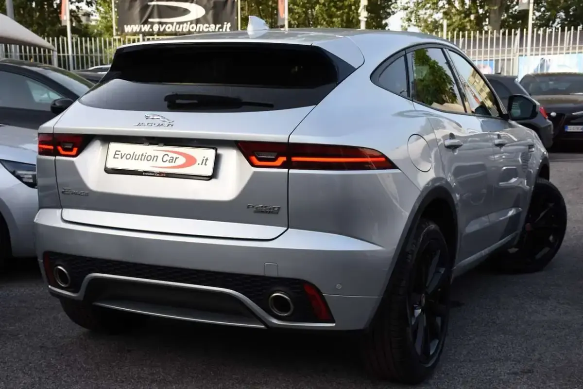 Usata Jaguar E-Pace R-Dynamic 249 CV (183 kW) 2018 Argento metallizzato SUV