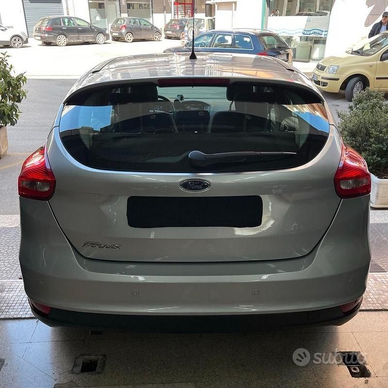Begagnad Ford Focus Business Edition 120 HK (88 kW) 2015 Grå Sedan