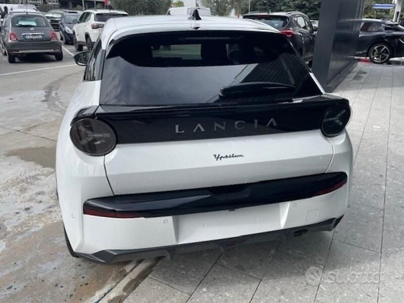 Usata Lancia Ypsilon 100 CV (73 kW) 2024 Bianco Utilitaria