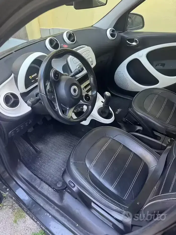 Usata Smart ForFour 71 CV (52 kW) 2015 Nero Utilitaria