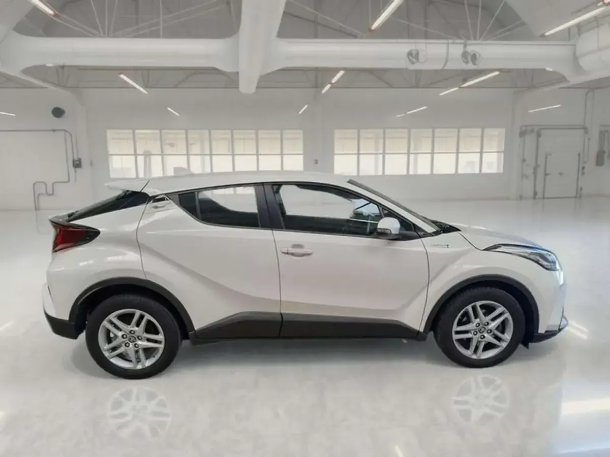 Usata Toyota C-HR Business Edition 98 CV (72 kW) 2020 Bianco SUV