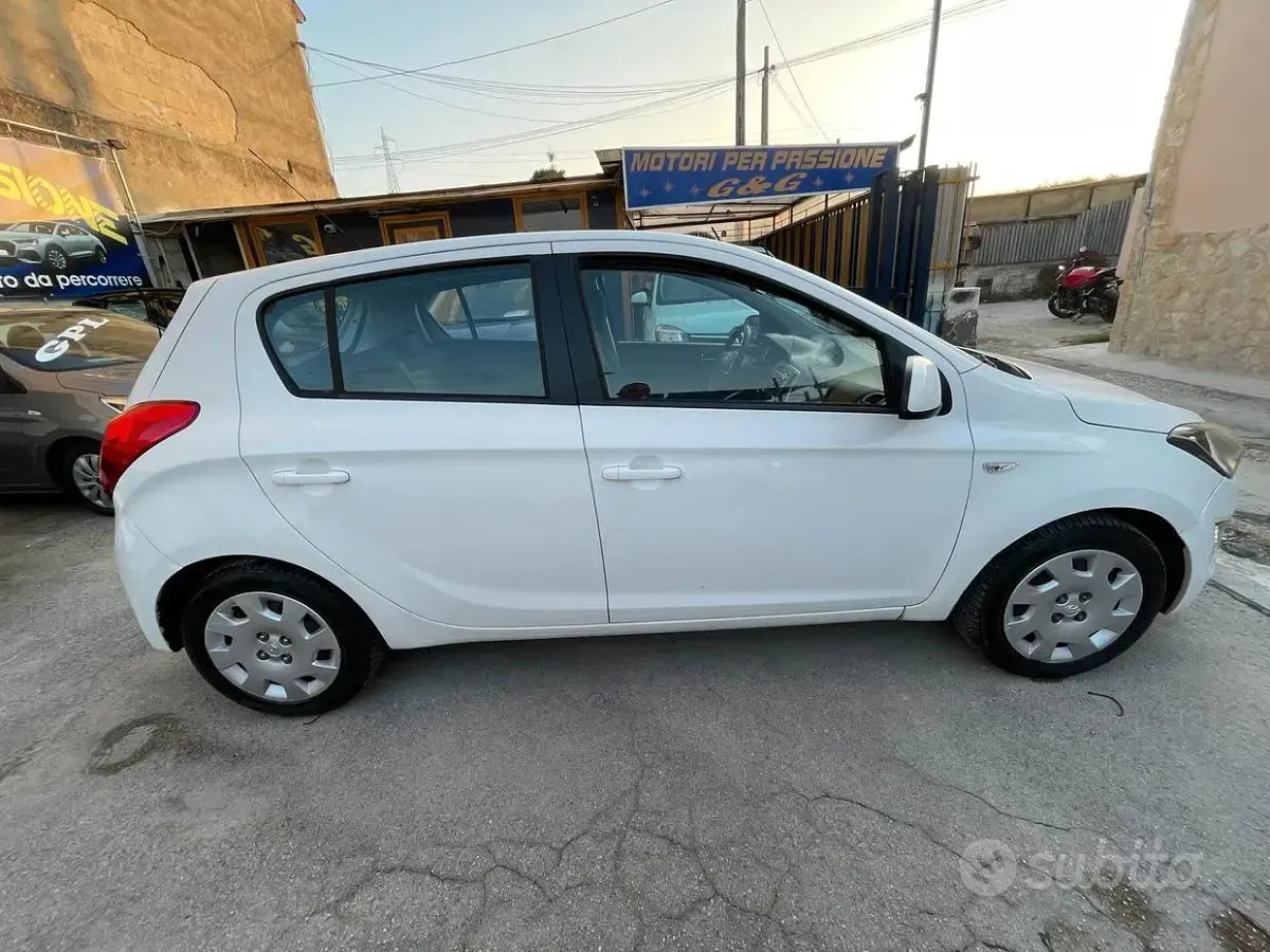 Usata Hyundai i20 Classic 85 CV (62 kW) 2014 Bianco Utilitaria