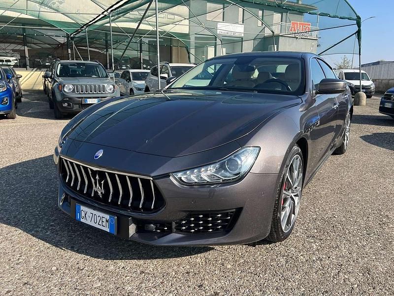 Grigio Usata 2019 Maserati Ghibli Tre volumi | 34.900 € (Buon prezzo) - Immagine 1/4