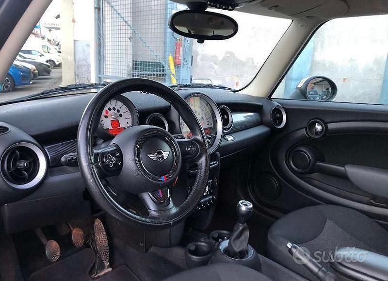 Begagnad Mini Cooper 98 HK (72 kW) 2011 Svart Halvkombi