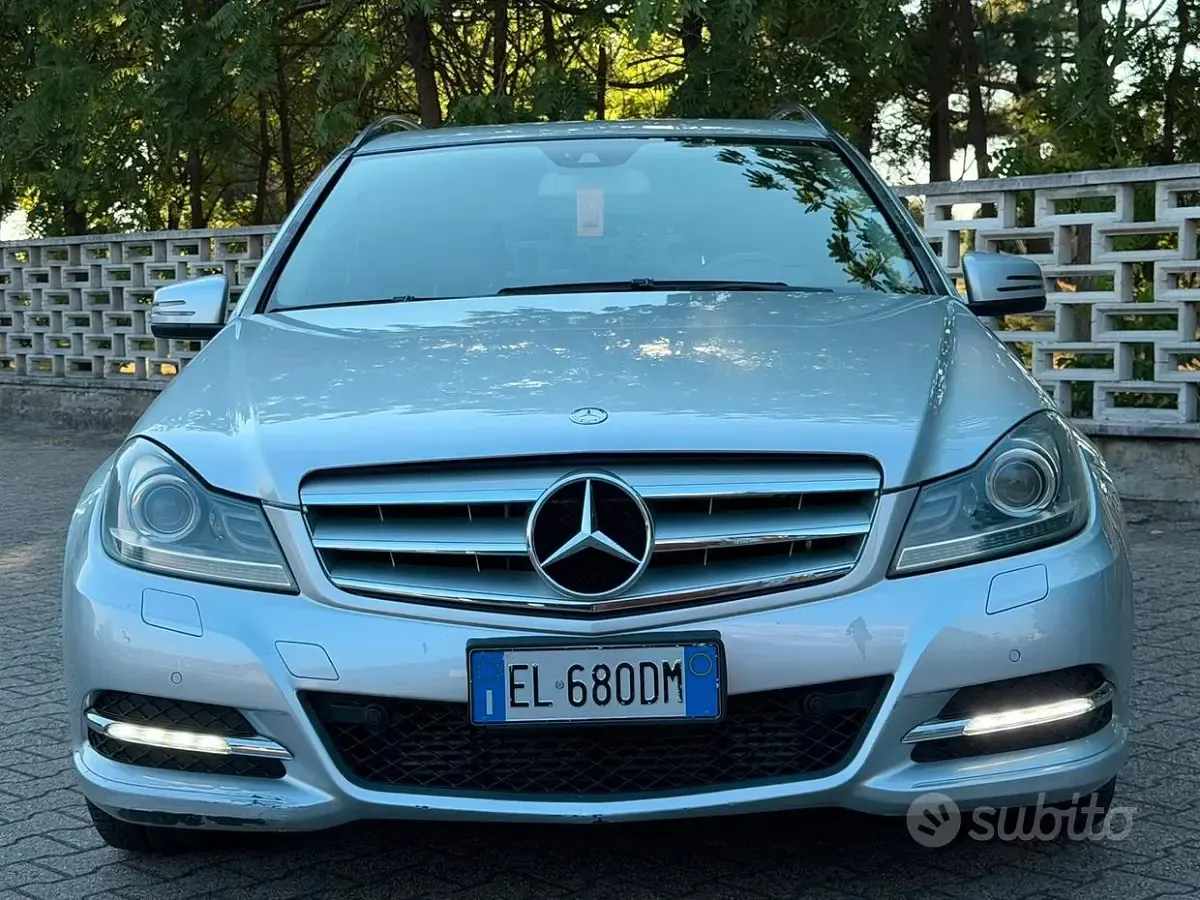 Usata Mercedes C220 Avantgarde 170 CV (125 kW) 2012 Grigio Berlina