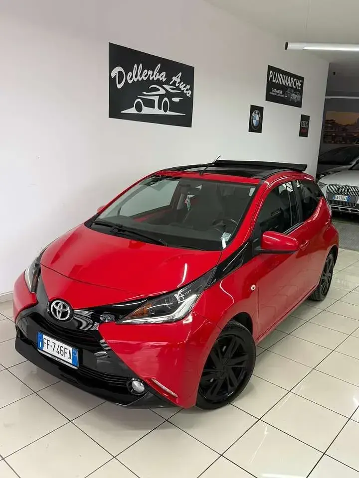 Usata Toyota Aygo Lounge 68 CV (50 kW) 2016 Other Utilitaria