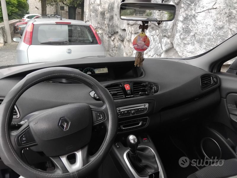 Usata Renault Scénic III 130 CV (95 kW) 2011 Grigio Monovolume