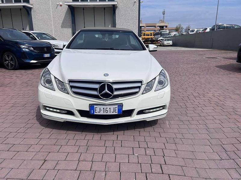 Usata Mercedes E220 Executive 170 CV (125 kW) 2011 Bianco Cabrio