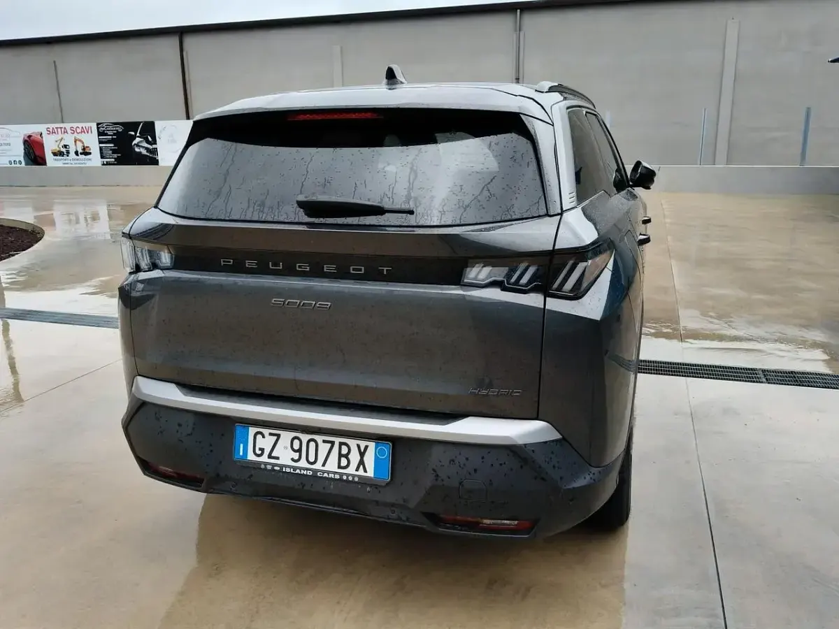 Usata Peugeot 5008 Allure 149 CV (109 kW) 2025 Grigio SUV