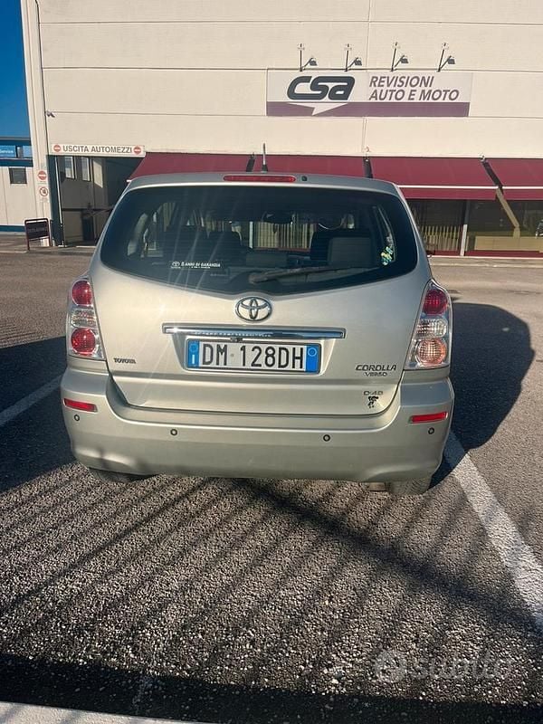 Grigio Usata 2007 Toyota Corolla Verso Monovolume | 3000 € (Buon prezzo) - Immagine 1/4