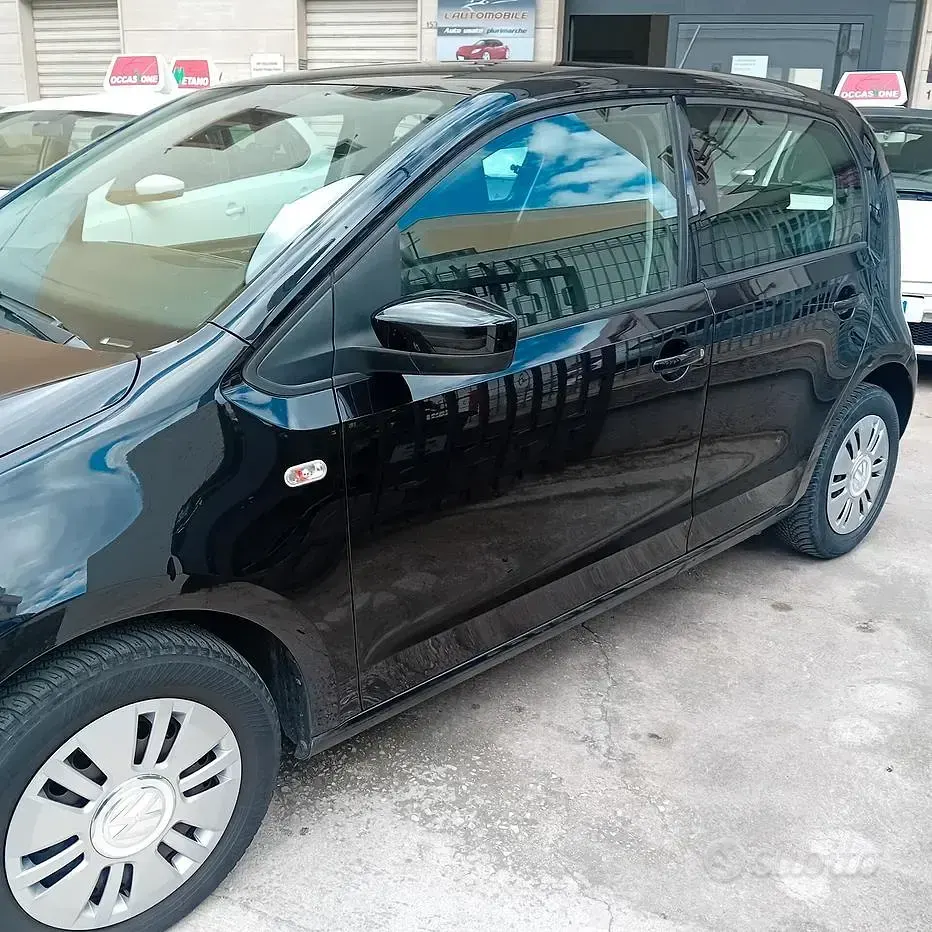 Usata VW up! Move 68 CV (50 kW) 2015 Nero Utilitaria