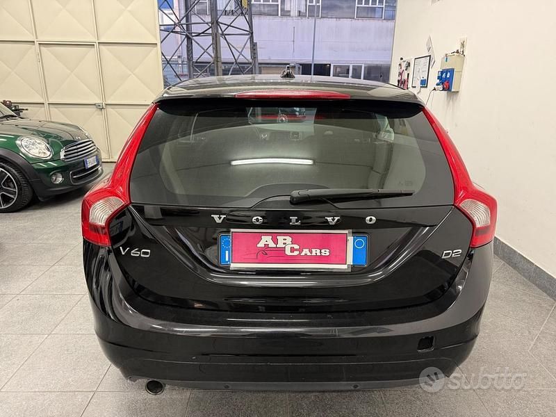 Usata Volvo V60 Summum 120 CV (88 kW) 2015 Nero Station wagon