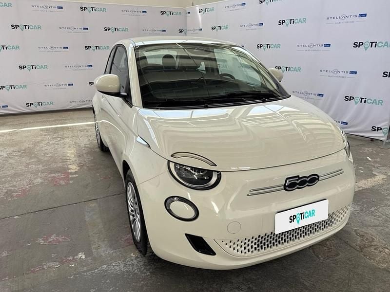 Usata Fiat 500e Action 69 kW (95 CV) 2025 Bianco Utilitaria