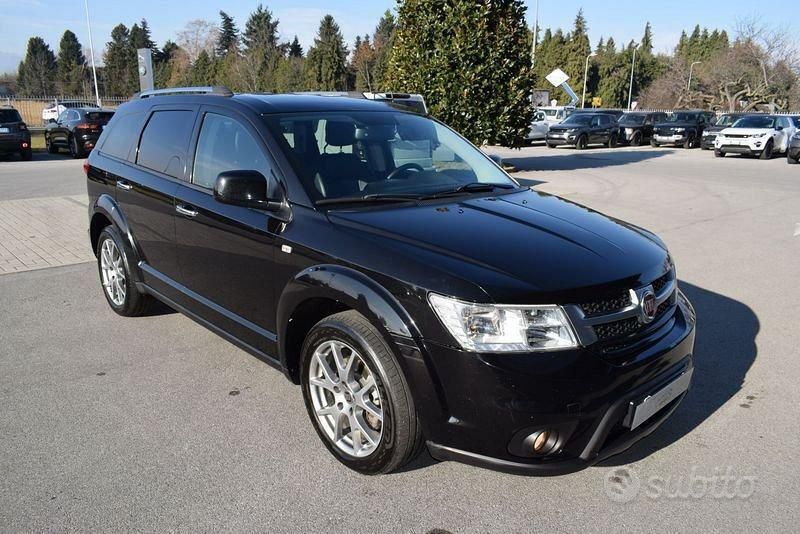 Usata Fiat Freemont Lounge 170 CV (125 kW) 2015 Grigio scuro SUV