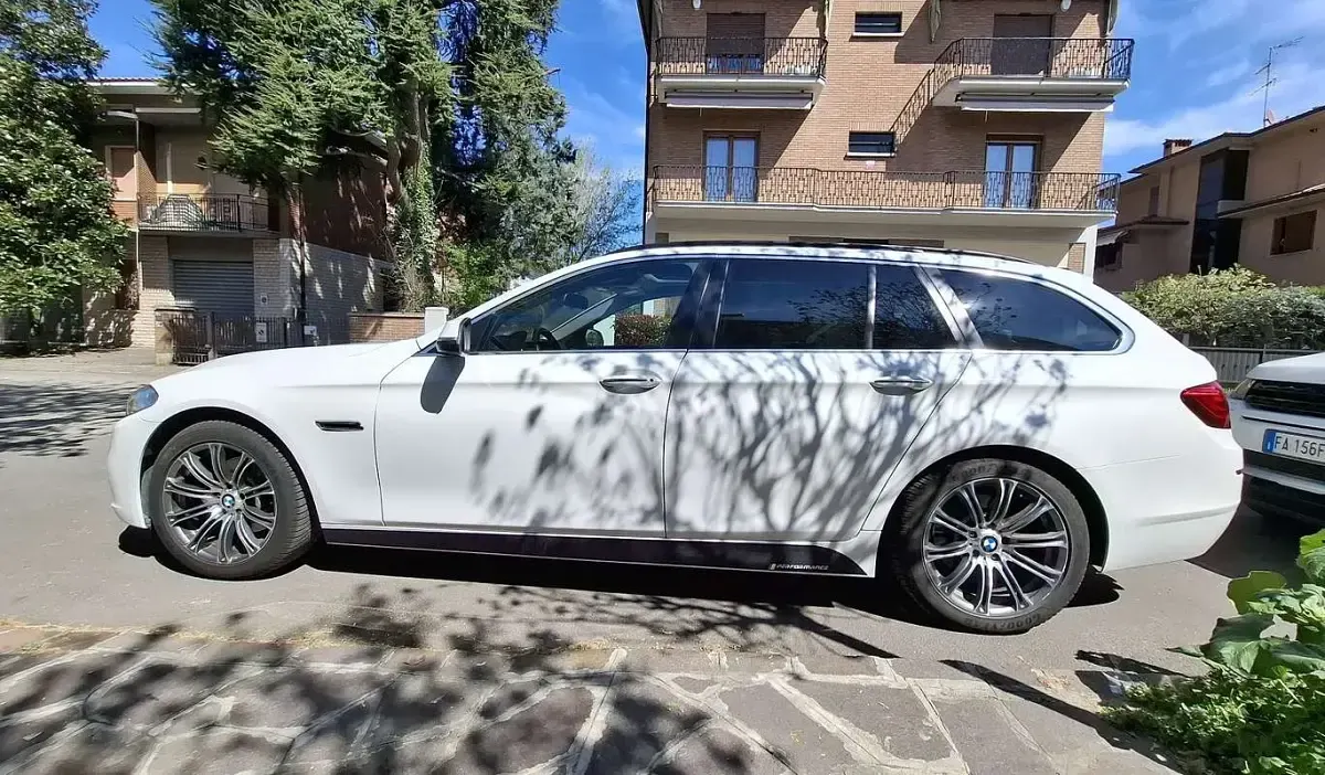 Usata BMW 520 Luxury Line 190 CV (139 kW) 2014 Bianco Station wagon