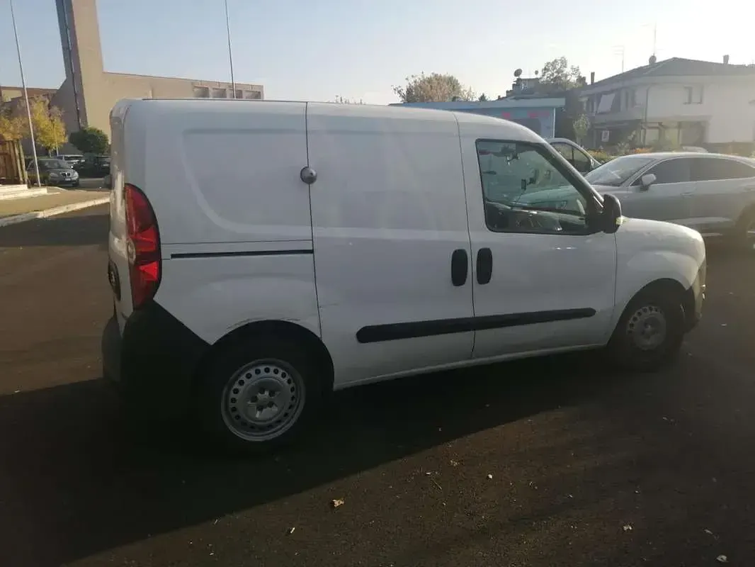 Usata Opel Combo 105 CV (77 kW) 2015 Monovolume
