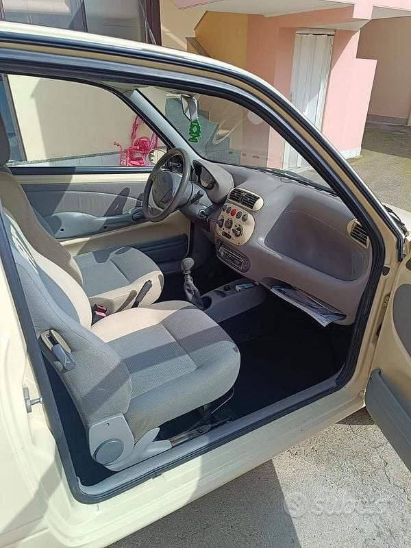 Usata Fiat 600 54 CV (39 kW) 2010 Giallo Utilitaria