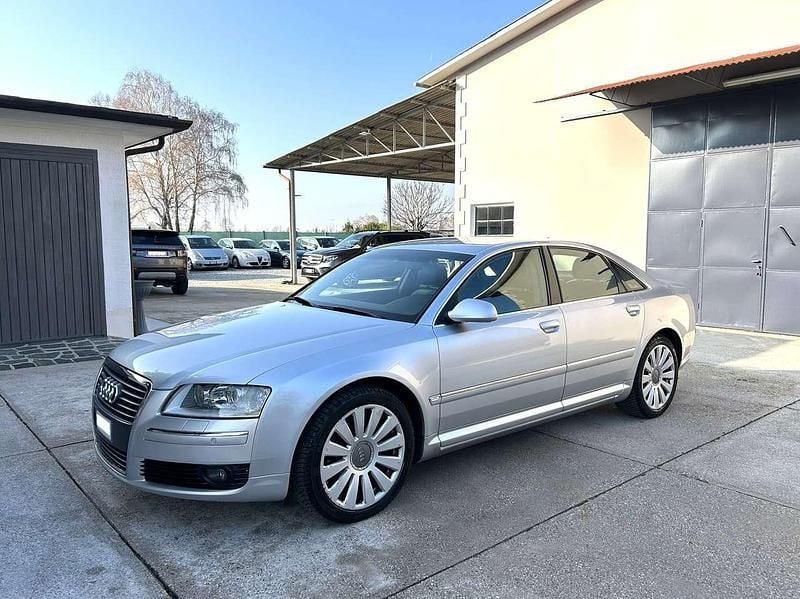 Argento Usata 2006 Audi A8 Ambiente Berlina | 7500 € (Buon prezzo) - Immagine 1/4