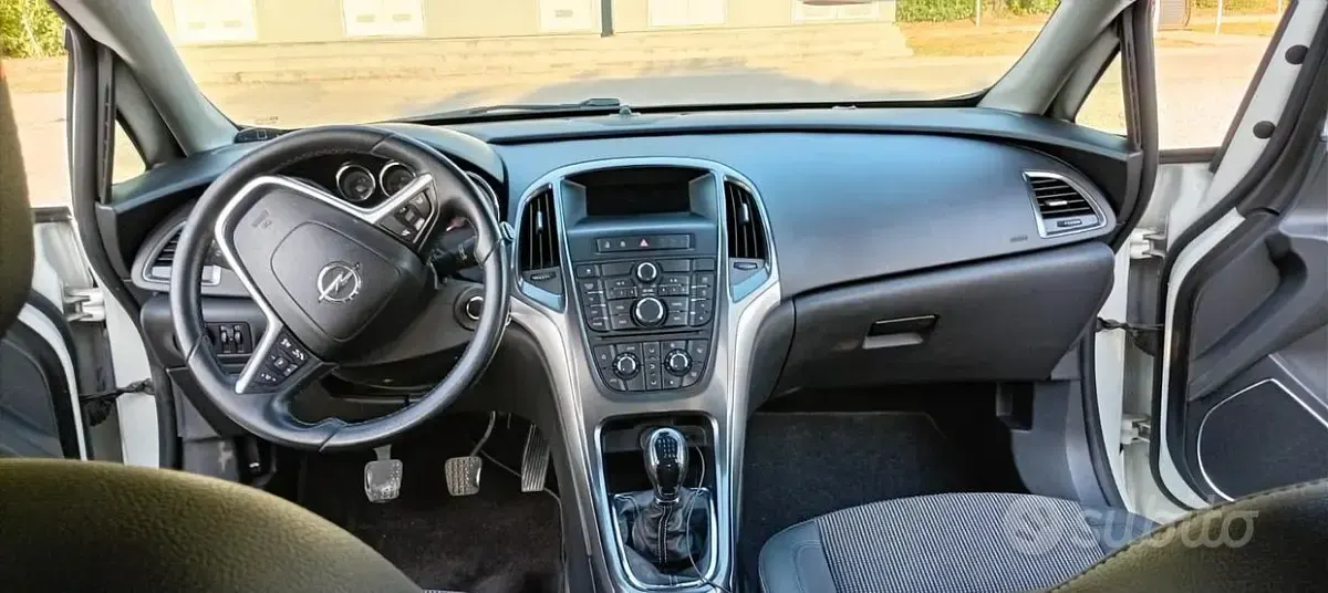 Usata Opel Astra 110 CV (80 kW) 2012 Bianco Station wagon