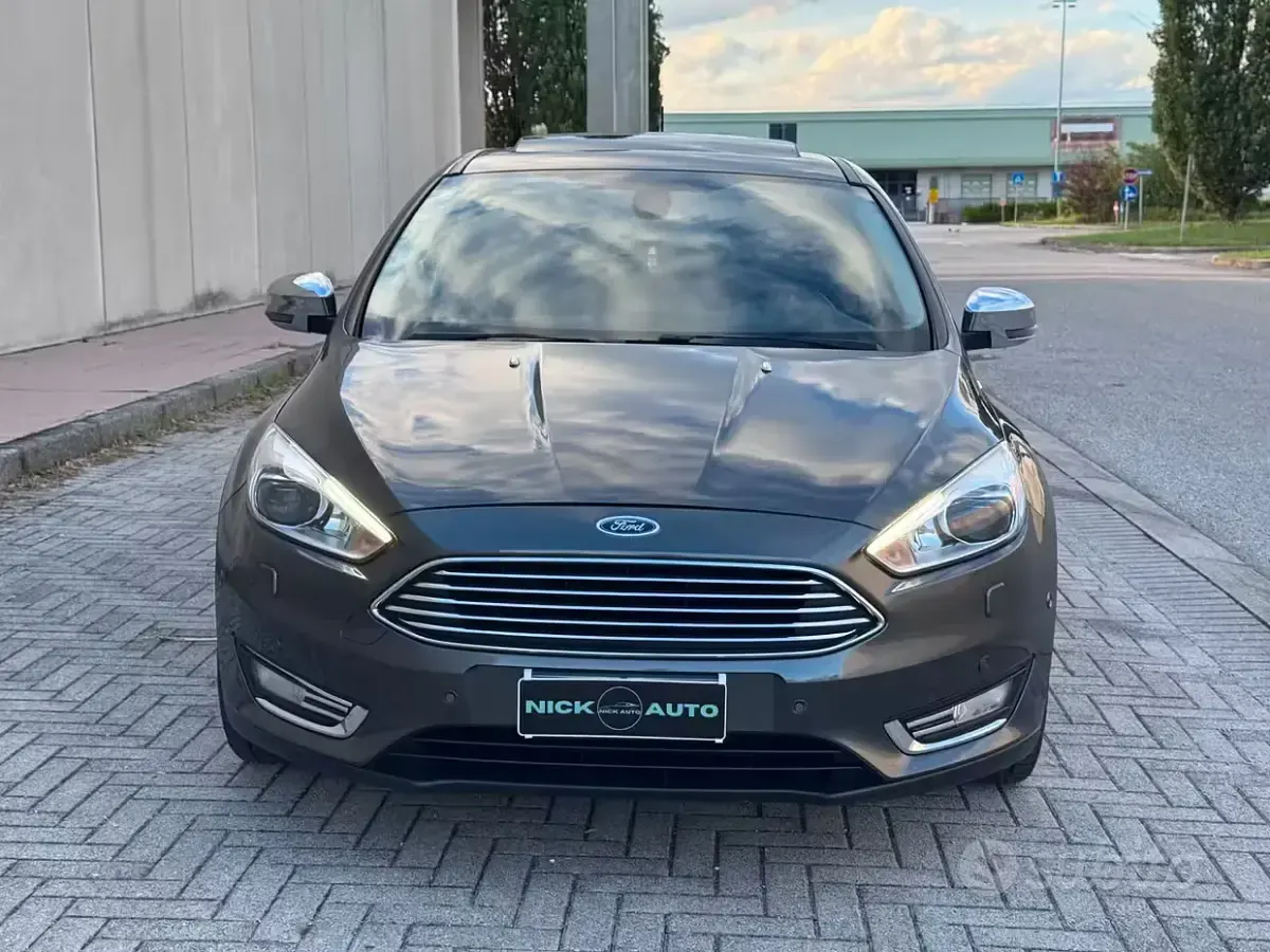 Usata Ford Focus Titanium X 120 CV (88 kW) 2015 Grigio Berlina