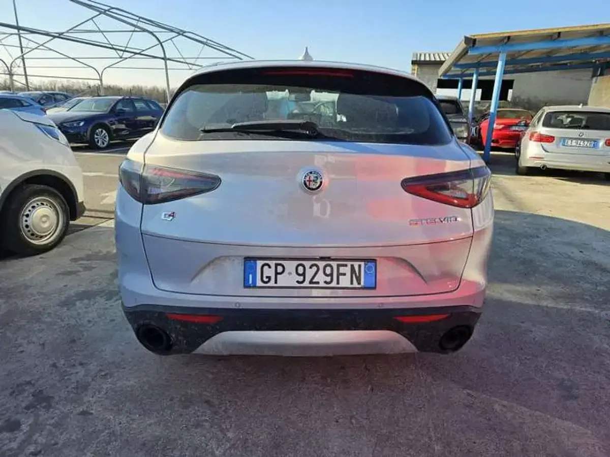 Usata Alfa Romeo Stelvio Super 209 CV (153 kW) 2023 Argento SUV