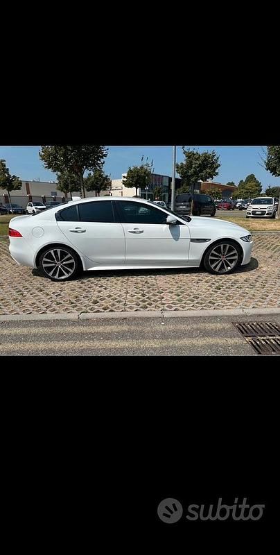 Usata Jaguar XE R-Sport 180 CV (132 kW) 2017 Bianco Berlina