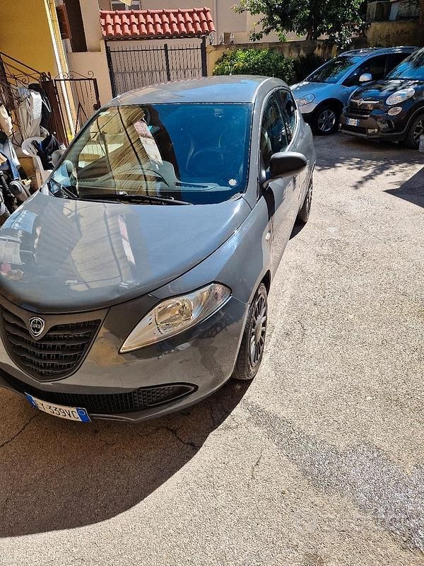 Usata Lancia Ypsilon 95 CV (69 kW) 2015 Grigio Utilitaria