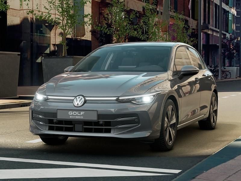 Dolphin grey metallizzato Nuova 2026 VW Golf Edition Tre volumi | 39.385 € (Buon prezzo) - Immagine 1/4
