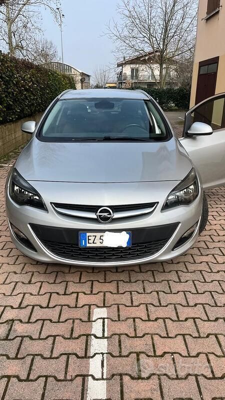 Argento Usata 2015 Opel Astra S Station wagon | 6899 € (Molto cara) - Immagine 1/4
