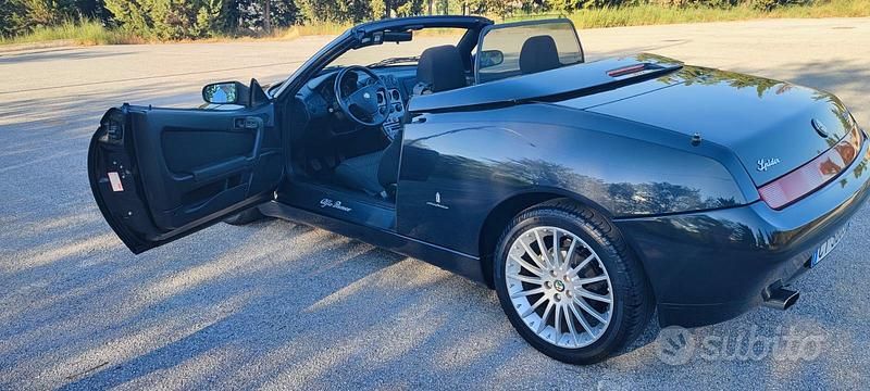 Usata Alfa Romeo Spider 165 CV (121 kW) 2005 Blu Cabrio