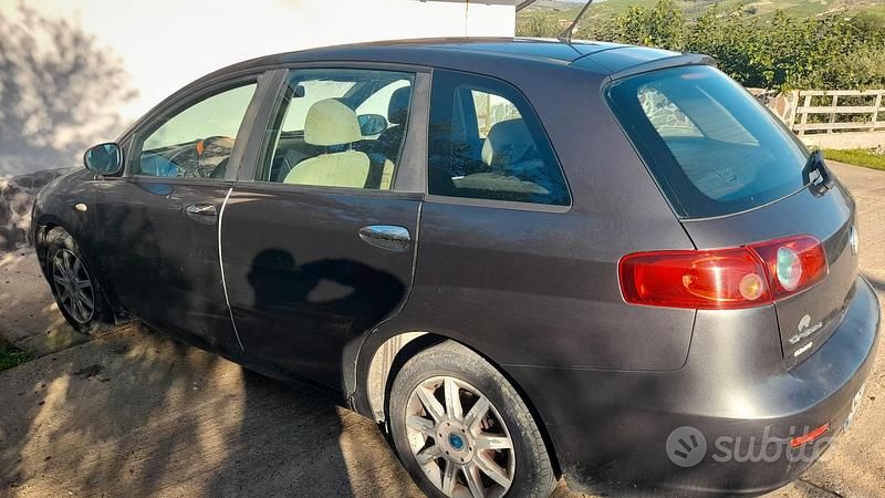 Grigio Usata 2006 Fiat Croma Tre volumi | 700 € - Immagine 1/4
