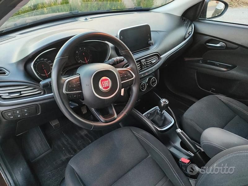 Usata Fiat Tipo 120 CV (88 kW) 2019 Marrone Berlina