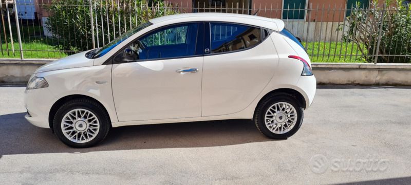 Bianco Usata 2014 Lancia Ypsilon Gold Due volumi | 8000 € (Buon prezzo) - Immagine 1/4