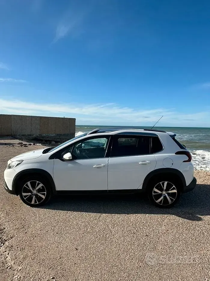 Usata Peugeot 2008 Allure 120 CV (88 kW) 2018 Bianco SUV