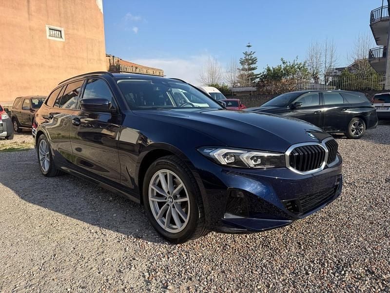 Usata BMW 318 Comfort Edition 156 CV (114 kW) 2023 Blu Station wagon