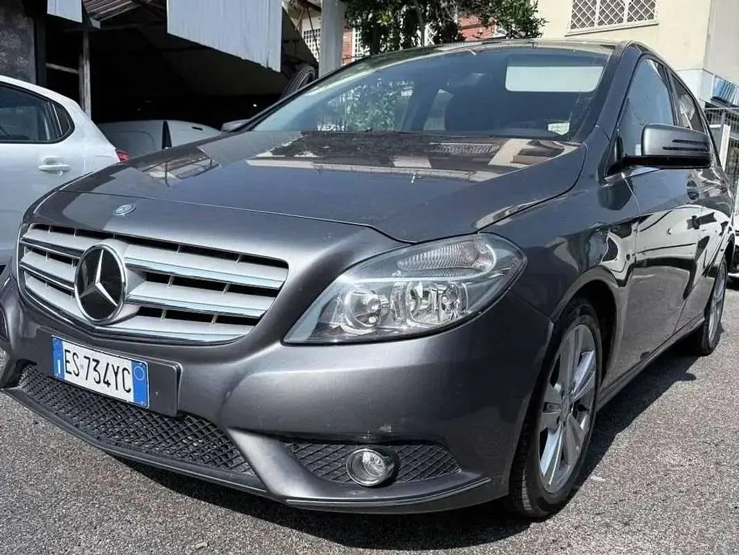 Usata Mercedes B180 Executive 109 CV (80 kW) 2013 Bronzo Utilitaria