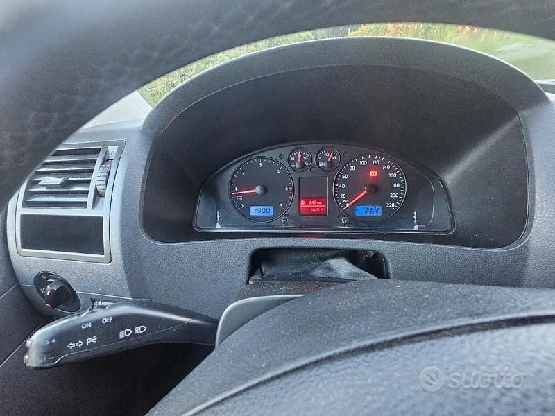 Usata 2009 VW Caravelle Monovolume | 15.000 € (Ottimo prezzo) - Immagine 1/4