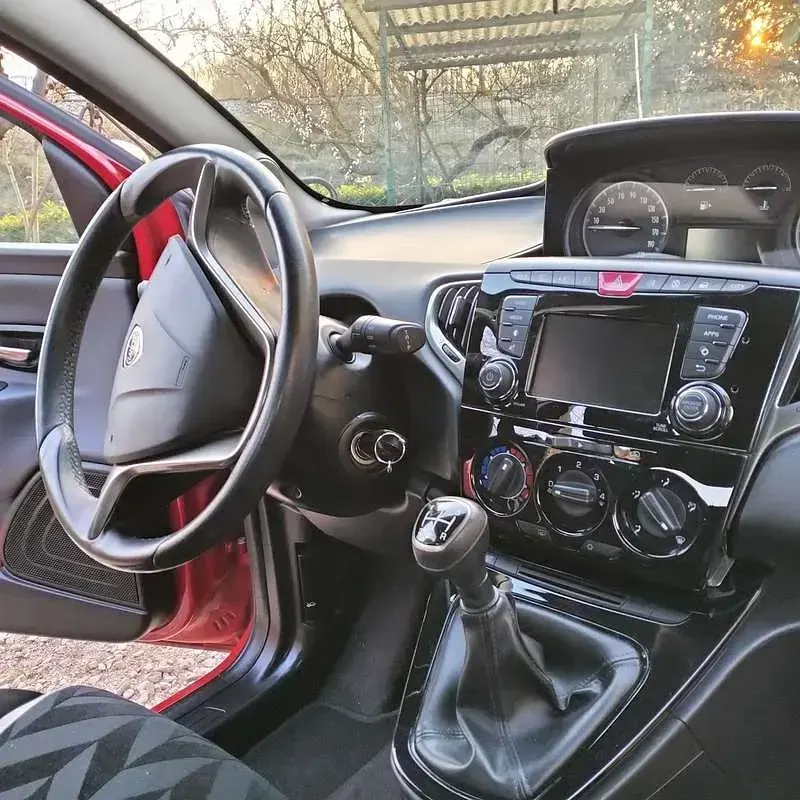 Usata Lancia Ypsilon Gold 95 CV (69 kW) 2018 Utilitaria