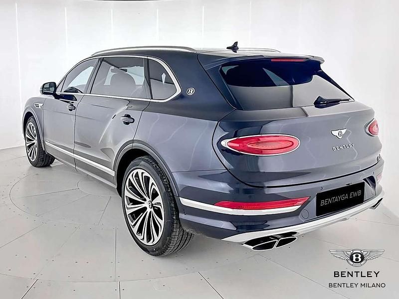 Nuova Bentley Bentayga 549 CV (403 kW) 2026 Blu/azzurro SUV