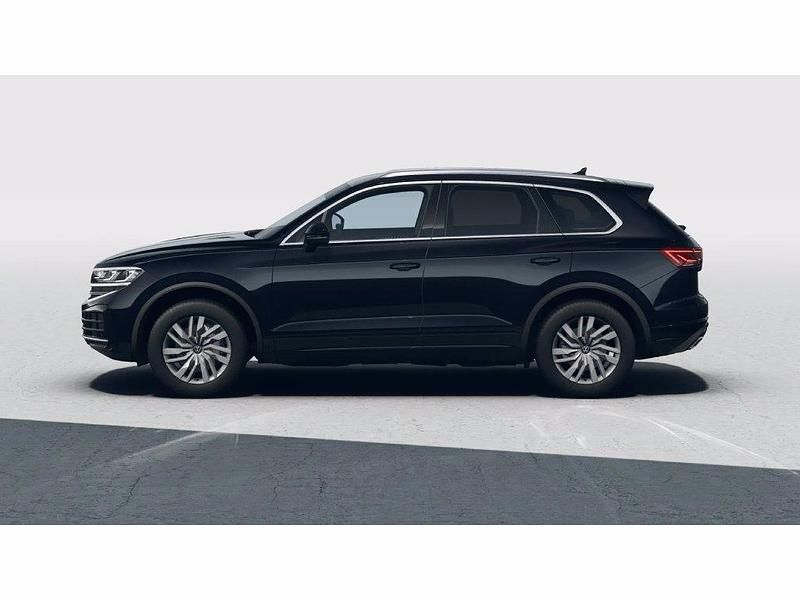Nuova VW Touareg R-line 231 CV (169 kW) 2026 Grenadill black metallizzato SUV