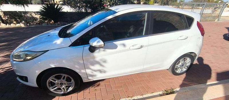 Second-hand Ford Fiesta 80 CP (58 kW) 2014 Alb Hatchback
