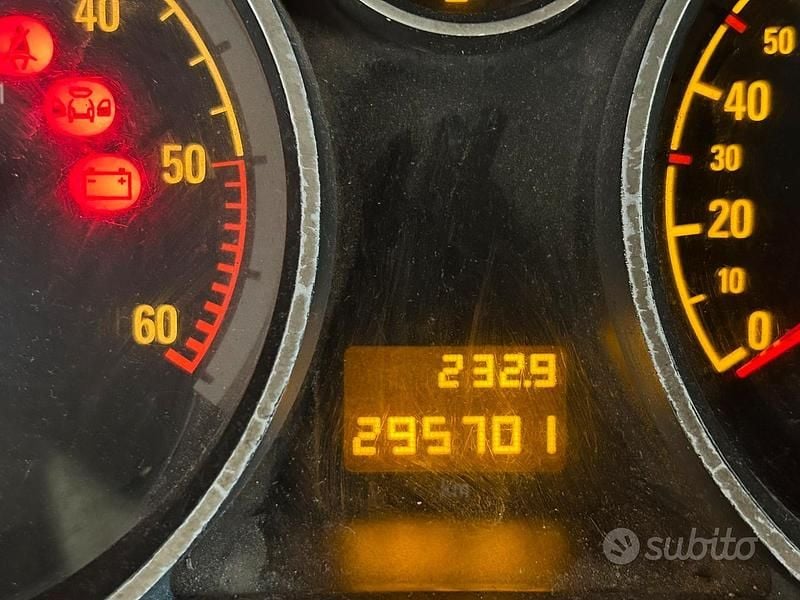 Usata Opel Zafira 150 CV (110 kW) 2008 Grigio Monovolume