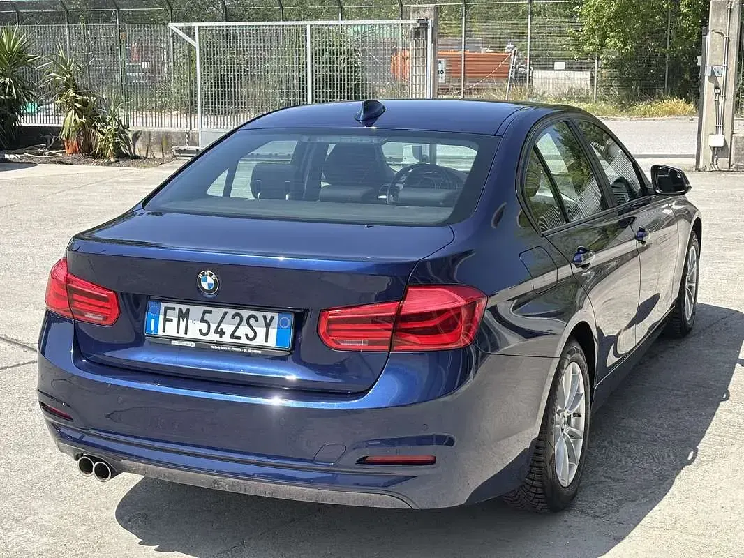 Usata BMW 320 Advantage 190 CV (139 kW) 2017 Blu/azzurro Berlina