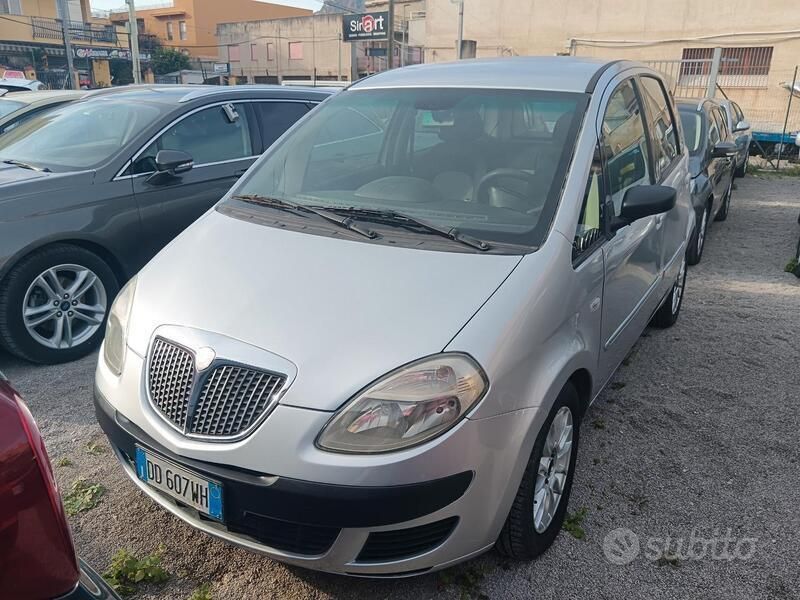 Usata Lancia Musa 69 CV (50 kW) 2006 Grigio Monovolume