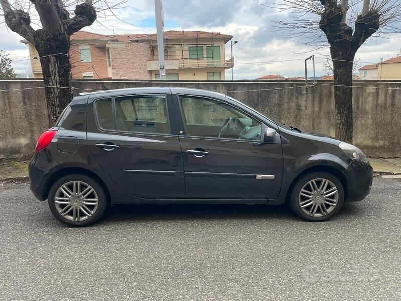 Usata Renault Clio II 85 CV (62 kW) 2010 Nero Utilitaria