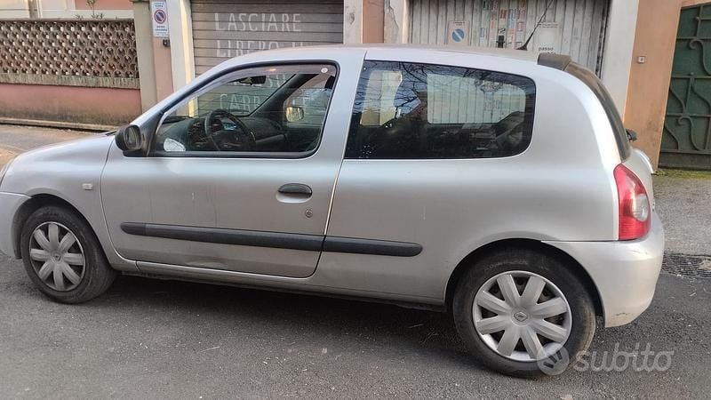 Usata Renault Clio II 2007 Grigio Utilitaria