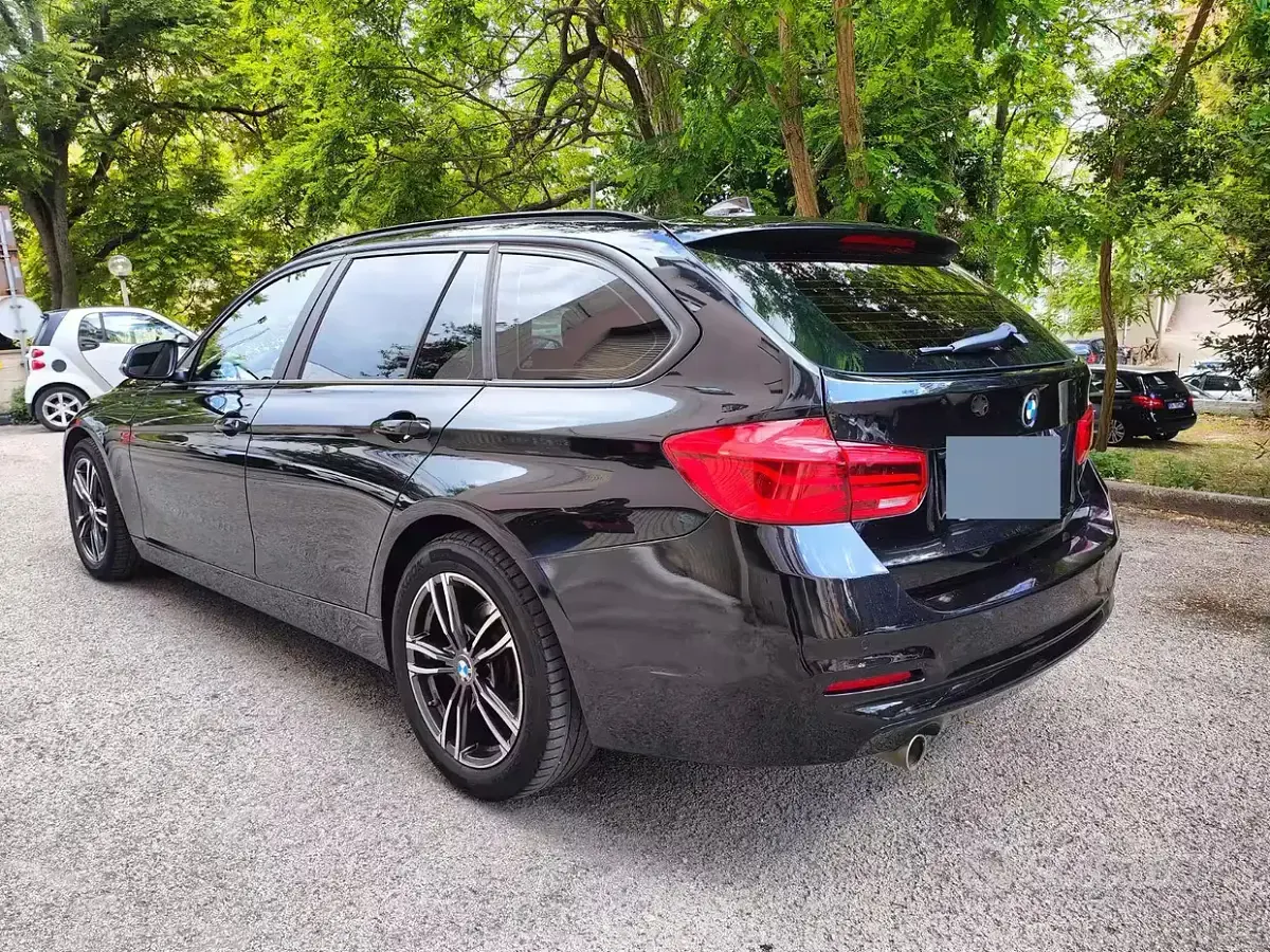 Usata BMW 318 Advantage 150 CV (110 kW) 2019 Nero Station wagon